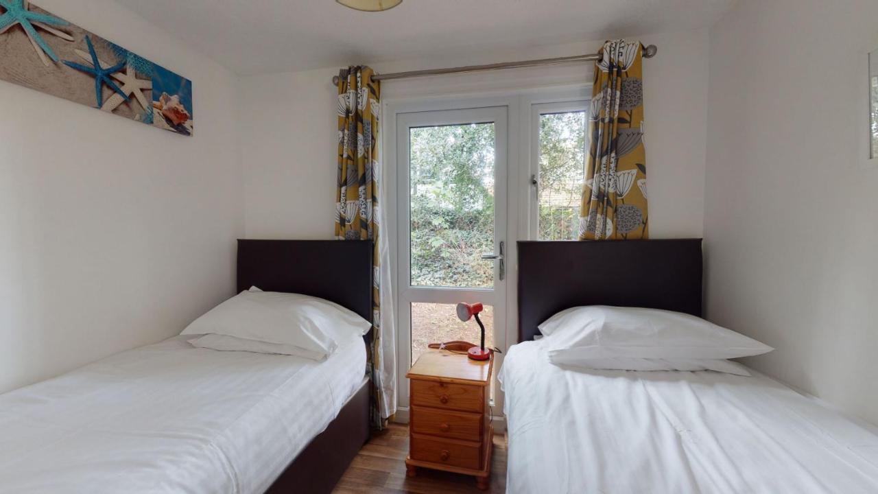 37 Trevithick Court, Tolroy Manor Villa เฮล ภายนอก รูปภาพ